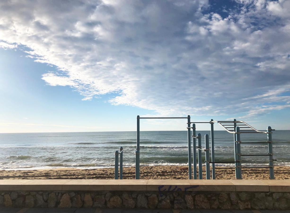 Lovely Seaside Apartment In Front Of Calafell Beach And Cunit Beach 塞古德卡拉斐 外观 照片